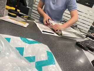 Das hä?-Schild ist auf der Post